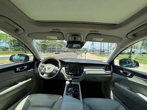 Used 2018 Volvo XC60 T6 Momentum w/ Convenience Package AWD/4WD image 12