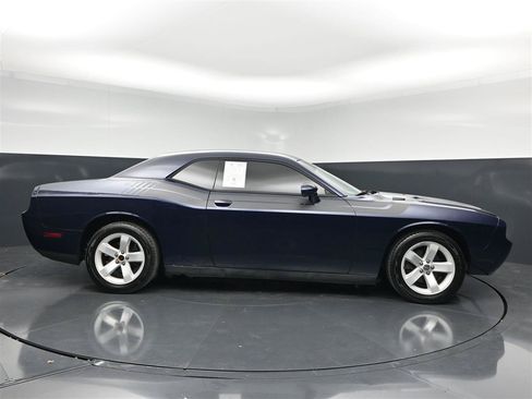 Used 2013 Dodge Challenger SXT RWD image 4