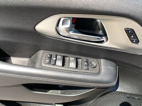 Used 2023 Chrysler Pacifica Limited w/ Uconnect Theater Family Group AWD/4WD image 10