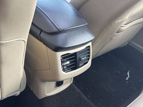 Used 2016 Ford Fusion SE w/ Equipment Group 202A image 17