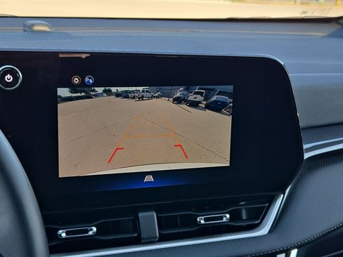 Used 2026 Chevrolet Equinox LT FWD image 25