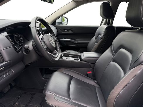 Used 2023 Nissan Pathfinder SL AWD/4WD image 9