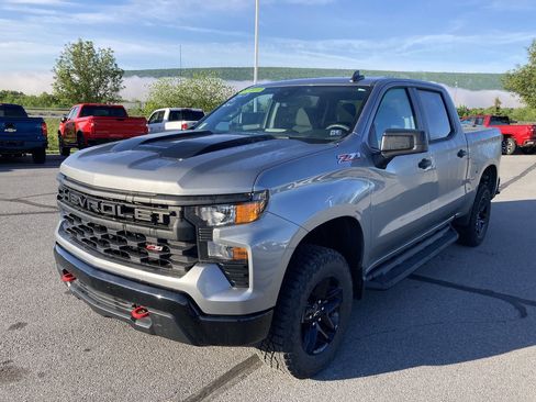 Used 2024 Chevrolet Silverado 1500 Custom Trail Boss AWD/4WD image 3