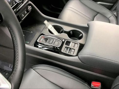 New 2026 Honda Pilot Touring image 9