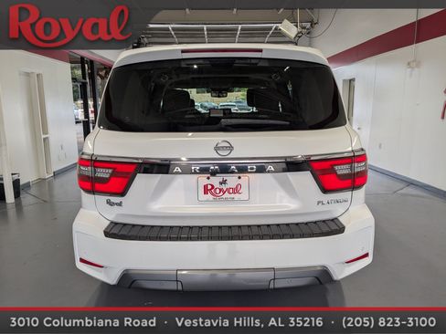 Used 2022 Nissan Armada Platinum w/ Captain's Chairs Package RWD image 3
