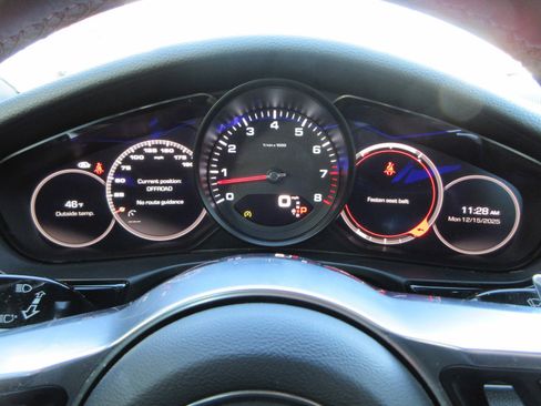 Used 2018 Porsche Panamera 4 image 23