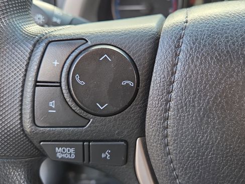 Used 2018 Toyota RAV4 LE image 28