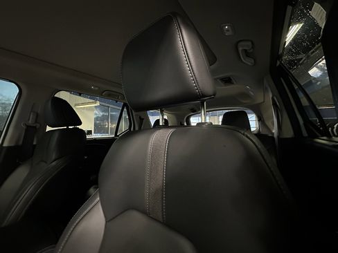 Used 2025 Honda Pilot Touring image 10