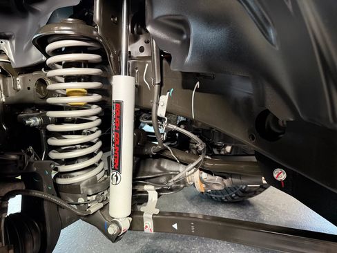 Used 2024 Jeep Wrangler Unlimited image 23