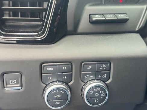 Used 2024 GMC Sierra 1500 AT4 w/ Technology Package AWD/4WD image 27