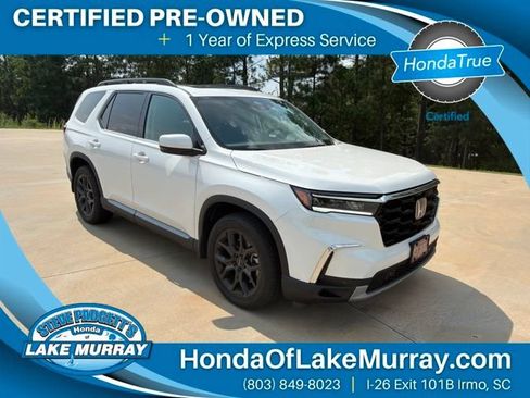 Used 2025 Honda Pilot Touring image 1