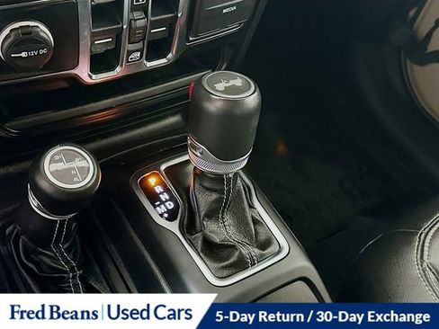 Used 2022 Jeep Wrangler Unlimited Sahara w/ Cold Weather Group image 19