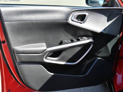 Used 2024 Kia Soul LX w/ Option Group 015 FWD image 13