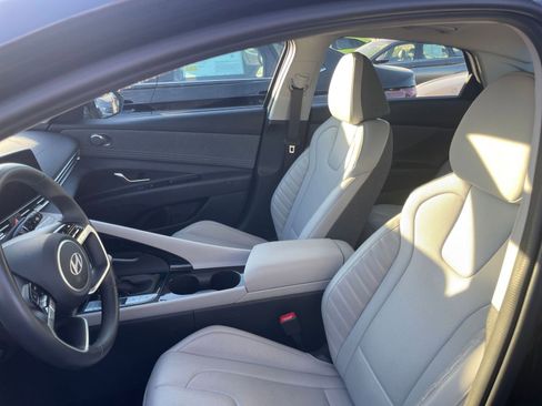 Used 2025 Hyundai Elantra Limited image 36