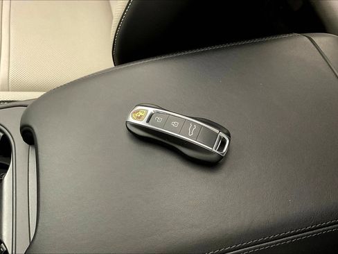 Used 2024 Porsche Cayenne AWD/4WD image 34