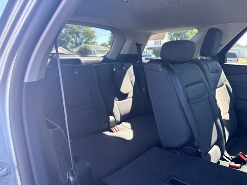 Used 2025 Ford Explorer Active AWD/4WD image 33