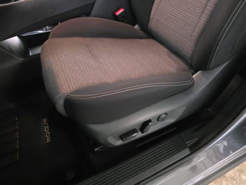 Used 2023 Nissan Rogue SV image 28