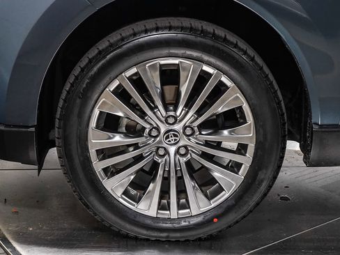 Certified 2024 Toyota Venza Limited image 11