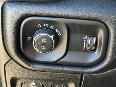 Used 2025 RAM 1500 Big Horn image 25