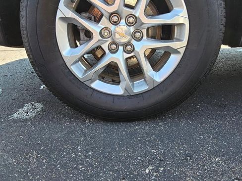 Used 2021 Chevrolet Traverse LT image 8