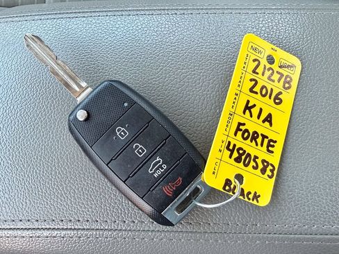 Used 2016 Kia Forte EX FWD image 29