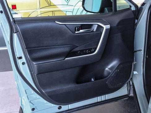Used 2021 Toyota RAV4 XLE w/ Carpet Mat Package (TMS) FWD image 21