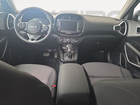 Certified 2025 Kia Soul LX w/ LX Technology Package FWD image 2
