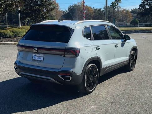 New 2026 Volkswagen Taos SE image 8