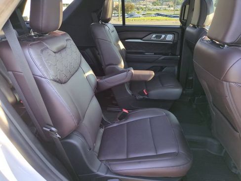 Used 2025 Ford Explorer Platinum w/ Ultimate Package AWD/4WD image 34