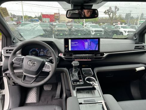 New 2026 Toyota Sienna XLE Woodland Edition image 22