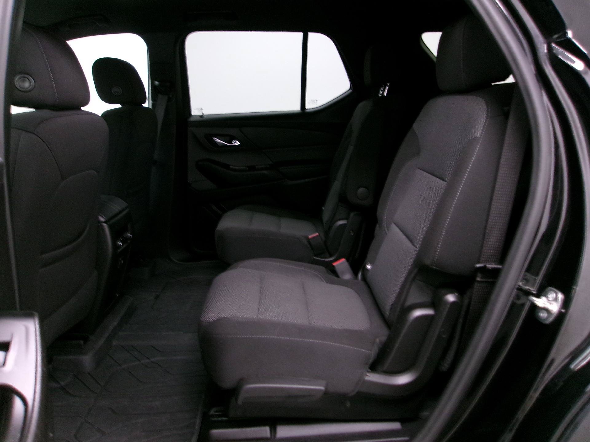 Used 2023 Chevrolet Traverse LT FWD image 9