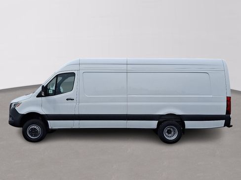 Used 2025 Mercedes-Benz Sprinter 3500 image 7