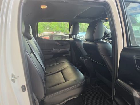 Used 2023 Toyota Tacoma TRD Off-Road w/ TRD Premium Off Road Package AWD/4WD image 6