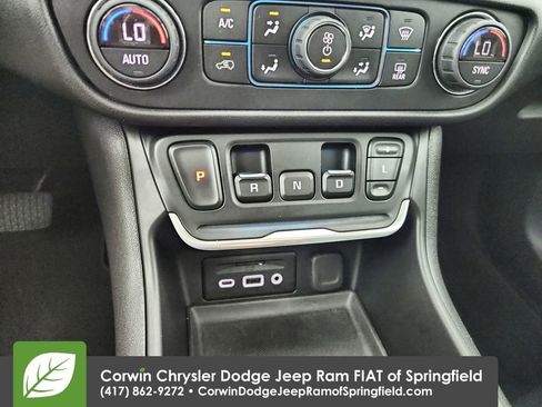 Used 2020 GMC Terrain Denali w/ Denali Premium Package FWD image 19