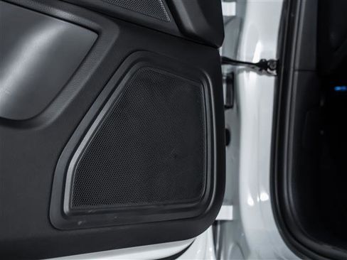 Certified 2025 Porsche Macan image 23