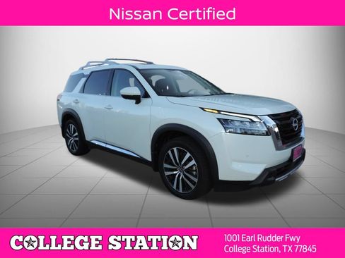 Certified 2024 Nissan Pathfinder Platinum w/ Cargo Package FWD image 1