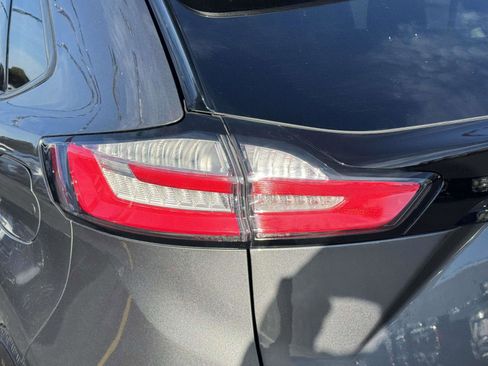 Used 2022 Ford Edge SE image 9