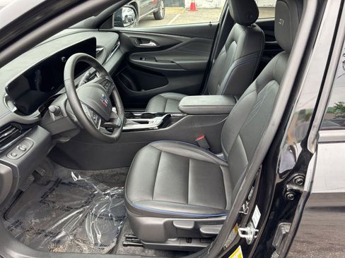 Used 2025 Buick Envista Sport Touring FWD image 27