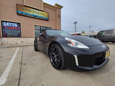 Used 2015 Nissan 370Z Roadster RWD image 37