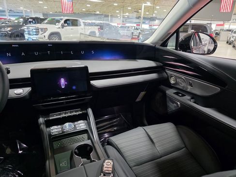 New 2026 Lincoln Nautilus Reserve image 19