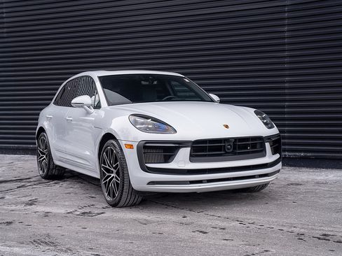 Certified 2023 Porsche Macan S image 28