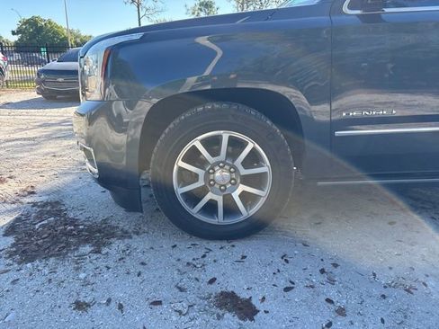 Used 2020 GMC Yukon XL Denali w/ Enhanced Security Package image 22