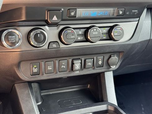 Used 2022 Toyota Tacoma TRD Sport w/ TRD Premium Sport Package AWD/4WD image 37