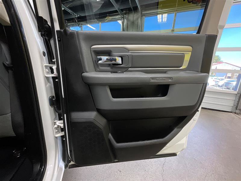 Used 2019 RAM 1500 Classic SLT AWD/4WD image 22