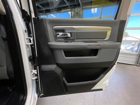 Used 2019 RAM 1500 Classic SLT AWD/4WD image 22