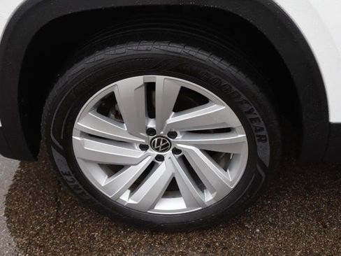 Used 2022 Volkswagen Atlas Cross Sport SE image 10