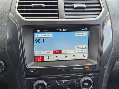 Used 2018 Ford Explorer XLT w/ Equipment Group 202A AWD/4WD image 12