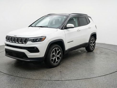 Used 2025 Jeep Compass Limited image 3