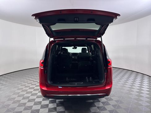 New 2026 Chrysler Pacifica Select AWD/4WD image 12