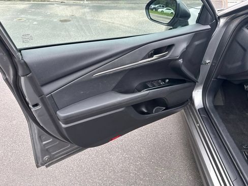 Used 2025 Toyota Camry SE FWD image 5